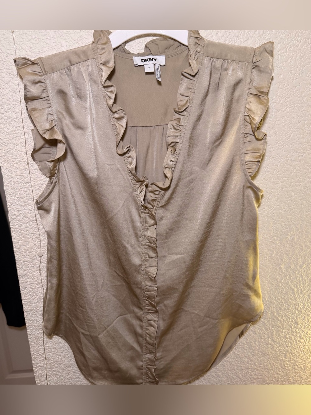 DKNY Women's Ruffle V-Neck Sleeveless Camisole — Light Beige Xs